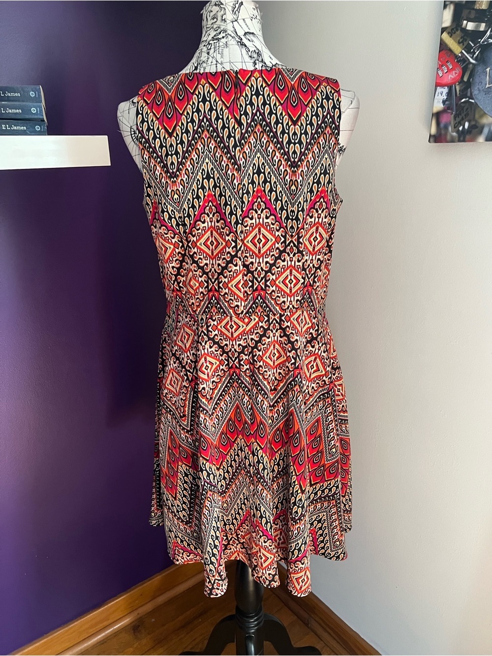 CB Signature Red, Black and Cream Geometric Sleeveless Dress - Picture 6 of 9